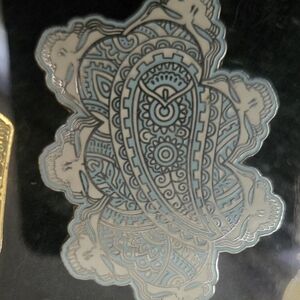 Grateful White Fluff Pin